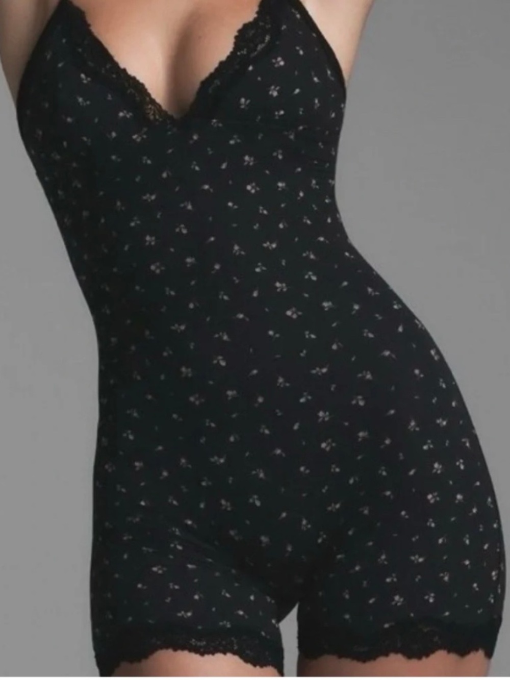 SKIMS fits everybody lace triangle onyx rosebud print.